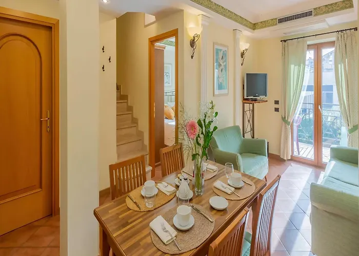Base Near Marco Simone Golf Course Vakantiehuis *